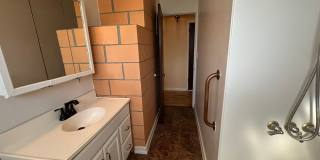 Cozy 2-Bedroom Duplex with Fireplace & Sunroom in Vista – Don’t Miss Out! Gallery 15