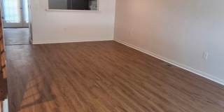 Act Fast! 2 Bedroom Townhome In Columbia Gallery 3