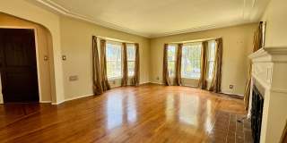 Charming House  with Large yard Gallery 9