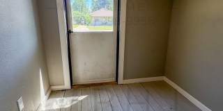PET FRIENDLY 2 BED/ 1 BATH MINUTES FROM DOWNTOWN! Gallery 18