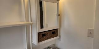 Charming Railroad-Style Townhouse Near Forsyth Park & Starland Gallery 17