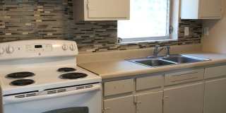 2 Bed 1 Bath Home | Carport | Central AC | Pet Friendly | Washer Dryer Hook Ups | Section 8 Welcome Gallery 4