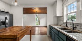Beautifully Updated 2/2 Cottage - Available now! Gallery 13
