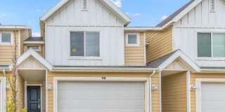 Beautiful 3-bedroom, 2-bath townhome Gallery 1