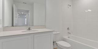 Like-New Ashton Woods Spacious 5BR 4BA, Prime Location Near I-4! Gallery 15