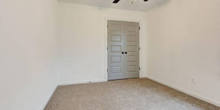 Beautiful! 4-Bed Home in Mustang Gallery 22