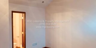 Spacious Raymore Townhome in Prime Remington Village Location Gallery 13