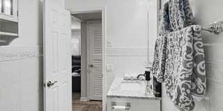 2270 NE 68th St Gallery 13