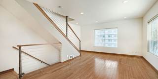 Beautiful 2 Bed Townhome Conveniently Located In Seattle! Gallery 6