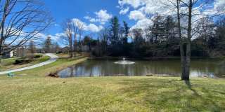 Mills River - Beautiful Townhome with Mountain Views! Gallery 1