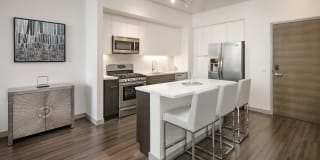 3033 Wilshire Gallery 7