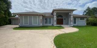 Spacious 3/2 with In-Law Suite Gallery 1