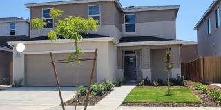 Beautifully maintained 5-bedroom, 3-bath, 2,504 sq ft in Merced Gallery 1