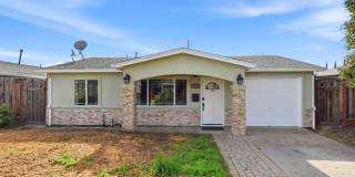 Sunning 3BD/3BA w/Bonus Room and Private Yard Gallery 1