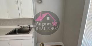 Adorable One Bedroom Duplex! Gallery 9