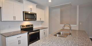 Gorgeous luxury 2BD/2.5BA M'boro townhome w/garage, washer/dryer, across from MTSU! Gallery 4