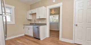 Newly Remodeled 3BR/1.5BA Townhome - Bates Hendricks Gallery 18