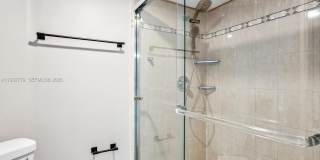 19195 NE 36th Ct Gallery 23