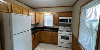 Gorgeous 2 Bedroom House with Massive Two Car Garage! Apply Today! Gallery 5