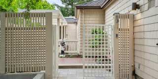 Elegant Los Altos Townhouse Near Redwood Grove & Shoup Park Gallery 3