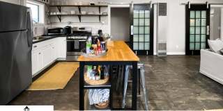 Portland Loft: Fully Furnished Loft Living with views of the golf course $300 Utility Fee Gallery 27