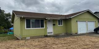 Freshly updated 2 bedroom 1 bathroom duplex with garage! Gallery 1