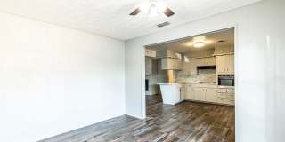 Centrally Located 3 bedroom 2 bathroom house! Gallery 33