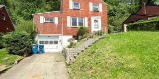 Spacious and beautifully updated 3-bedroom, 2-bath Gallery 1