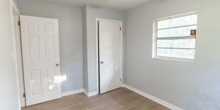 2 Bedroom / 1 Full Bath - Gallery 19