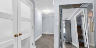 28 Riverside Avenue Gallery 17