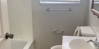 *AVAILABLE IN JUNE!* BIG BACKYARD - 2 BEDROOMS! Gallery 9