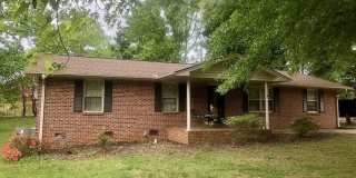 3 Bedroom 2 Bath Ranch Style House in Pendleton Gallery 1