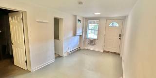 Spacious 6 bedroom 3.5 bath Tudor Townhouse w/Deck close to Georgetown University & Hospital Gallery 47