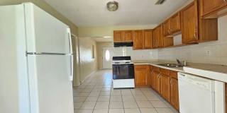 ADORABLE 3 Bedroom, 1 Bath  Block House with a fenced yard in Lakeland *Available Now* Gallery 10