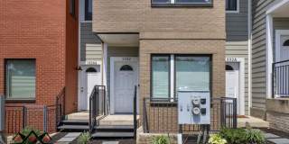 Townhome Style Condo with Parking Gallery 16