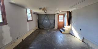 Charming Old Hickory Cottage with Vintage Character Gallery 15