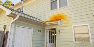 2 Bedroom 2.5 Bathroom Townhome Gallery 21