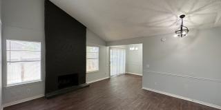 2/2 Duplex near LBJ High Gallery 1