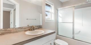 Beautiful townhome in Empire Crossing with mountain views! Beautiful townhome in Empire Crossing with mountain views! Gallery 10