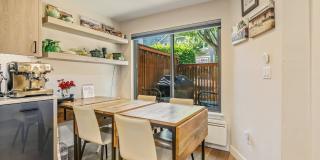 2+ Bed 2.5 Bath East Madison Townhouse Gallery 4