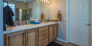Beautiful 5 Bedroom Home- One Level and Private Pool Gallery 25