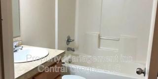 3218 NE Spring Creek Pl Gallery 6