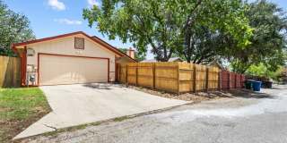 Charming 3-Bedroom Home with Stone Fireplace & Mature Trees Gallery 25