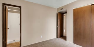 Large 3 Bedroom Apartments PET FRIENDLY! Gallery 107