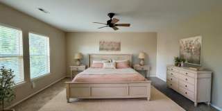 LEASING SPECIAL! Bright Open-Concept Condo with 1-Car Garage in Prime Commuter Location Gallery 14