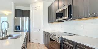 Spacious 4-Bedroom Home in Hampton Oaks | Modern Finishes & Open Floor Plan Gallery 8