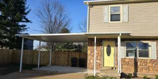 Spacious 3 Bedroom and 1.5 baths Duplex Gallery 1