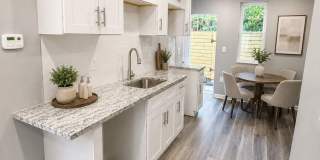 Bright, Newly Renovated 3-Bedroom Rowhome with Backyard Gallery 6