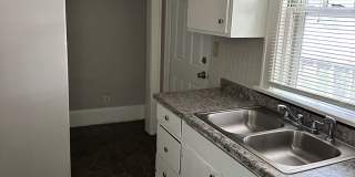 3 Bedroom, 1 Bath House Available with Private Yard Gallery 12