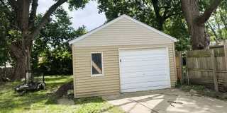 Move-In Ready 3BR Bungalow | Fenced Backyard, Garage & Great Warren Location, AVAILABLE NOW! Gallery 14